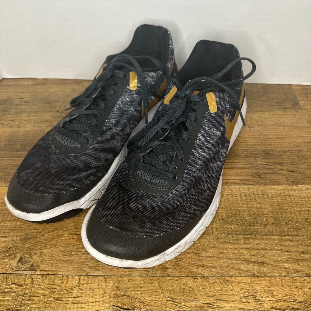 Women’s Nike Flex Experience RN 6, black/gold, size 11